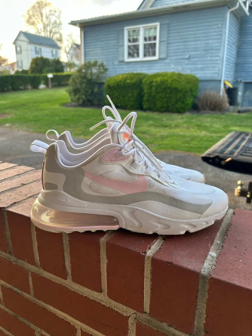 Nike Women’s White Sneakers with Pink Accents and Orange Insole Logo - Picture 4 of 4